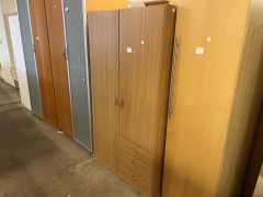 Garderob/klädskåp